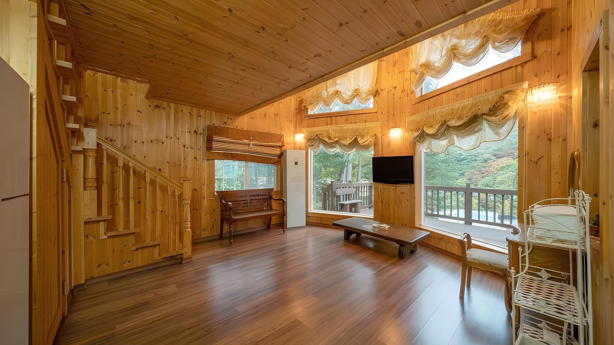 무주 숲속의아침펜션 (Muju Morning in the Forest Pension)