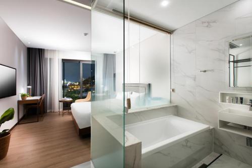 엔브릿지 호텔 (N Bridge Hotel)