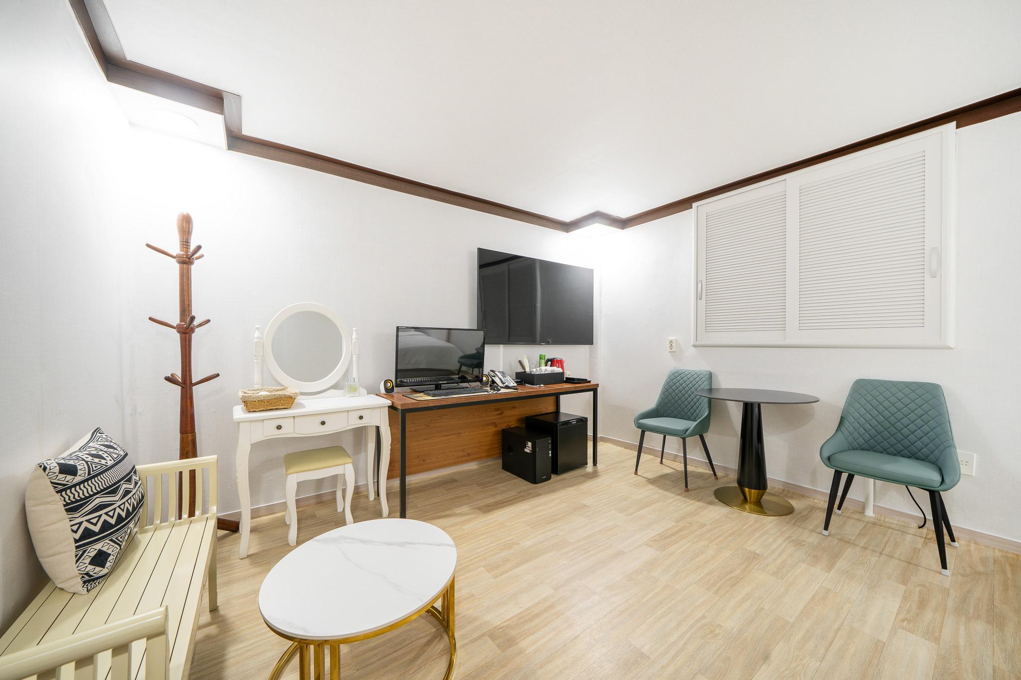 군산 짬 (Gunsan Jjam)