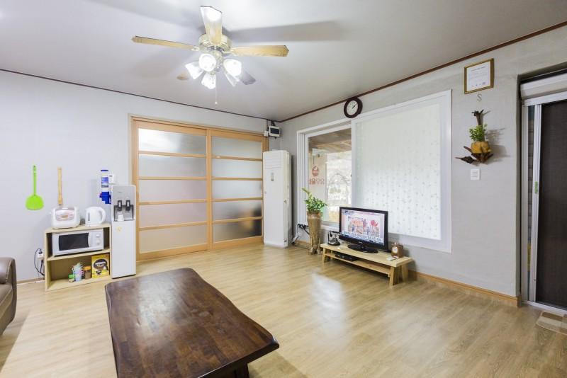 강릉 소나무펜션 (Gangneung Pine Tree Pension)