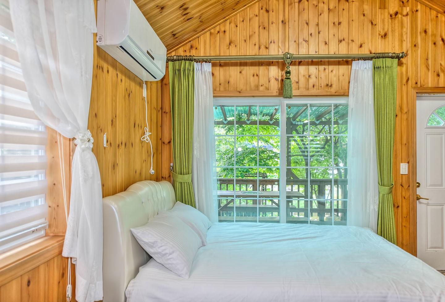 물가에 펜션 (Moolgaae Pension)