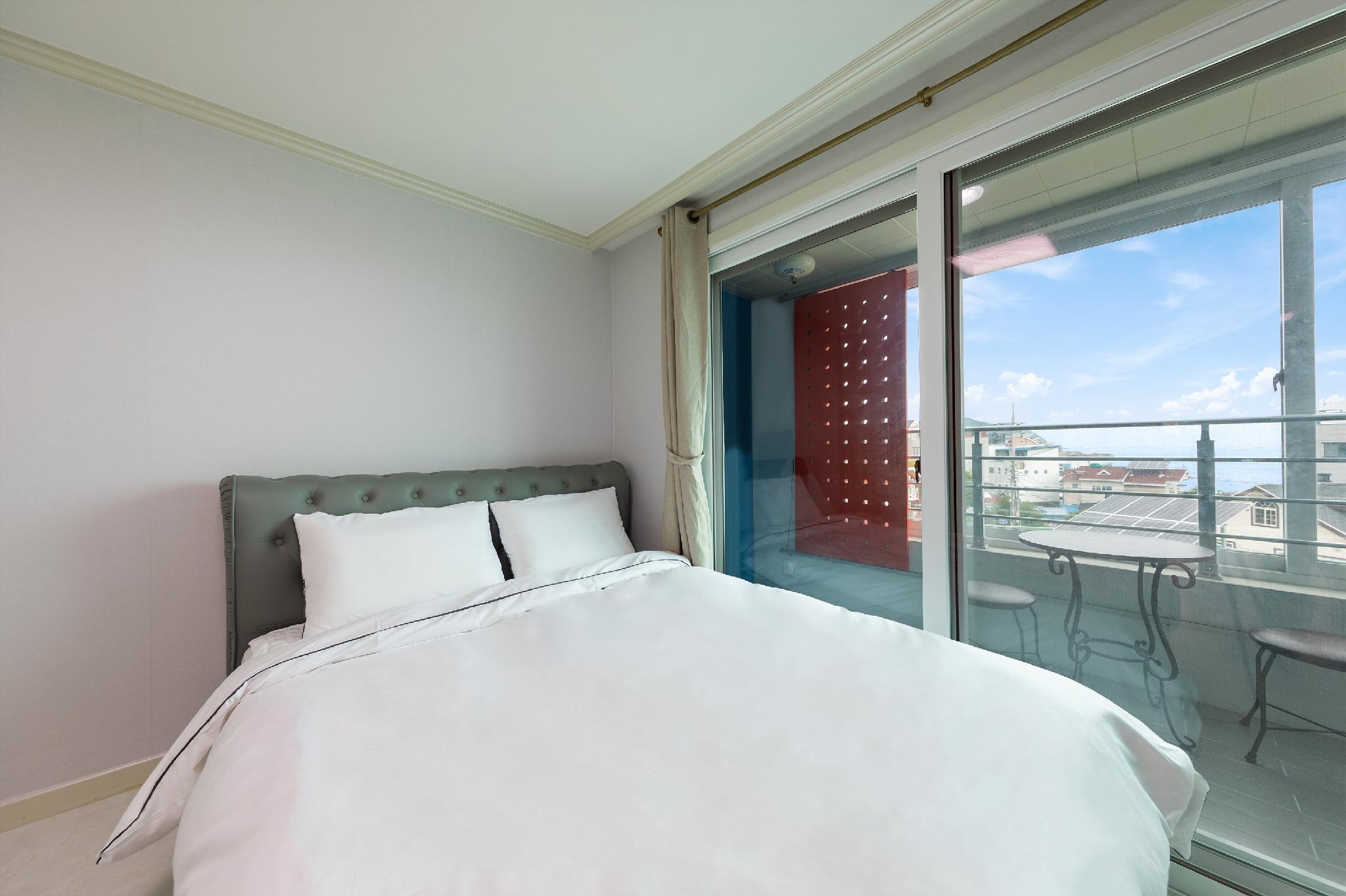 삼척 장호 굿모닝 펜션 (Samcheok Jangho Good Morning Pension)