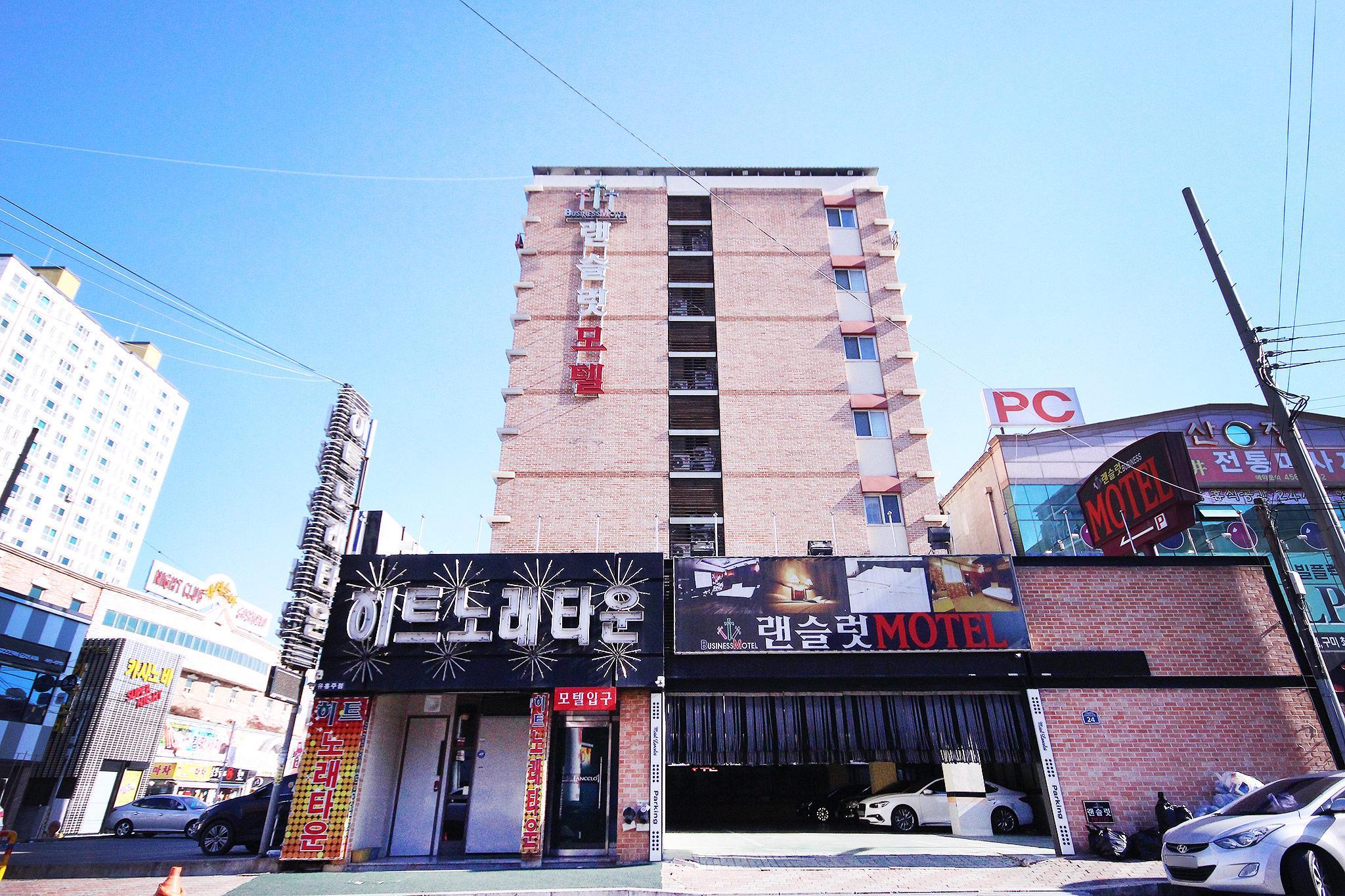 구미 원평동 랜슬럿 (Western Wonpyeongdong Lancelot)