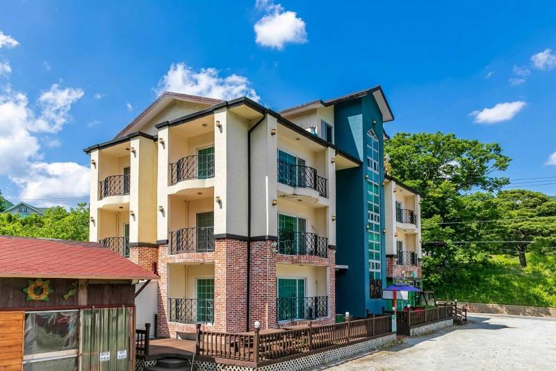 무주 빨간지붕스키샵펜션 (Muju Ppalganjibung Ski Shop Pension)