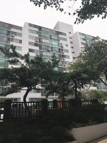 삼윤 아파트 (Sam Apartment)