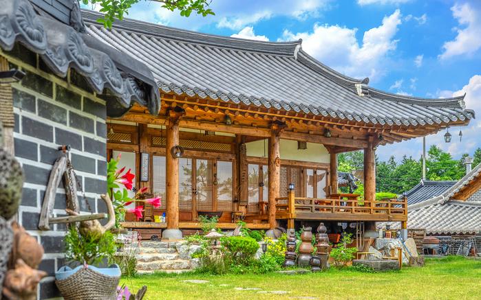 Courtyard outbuilding