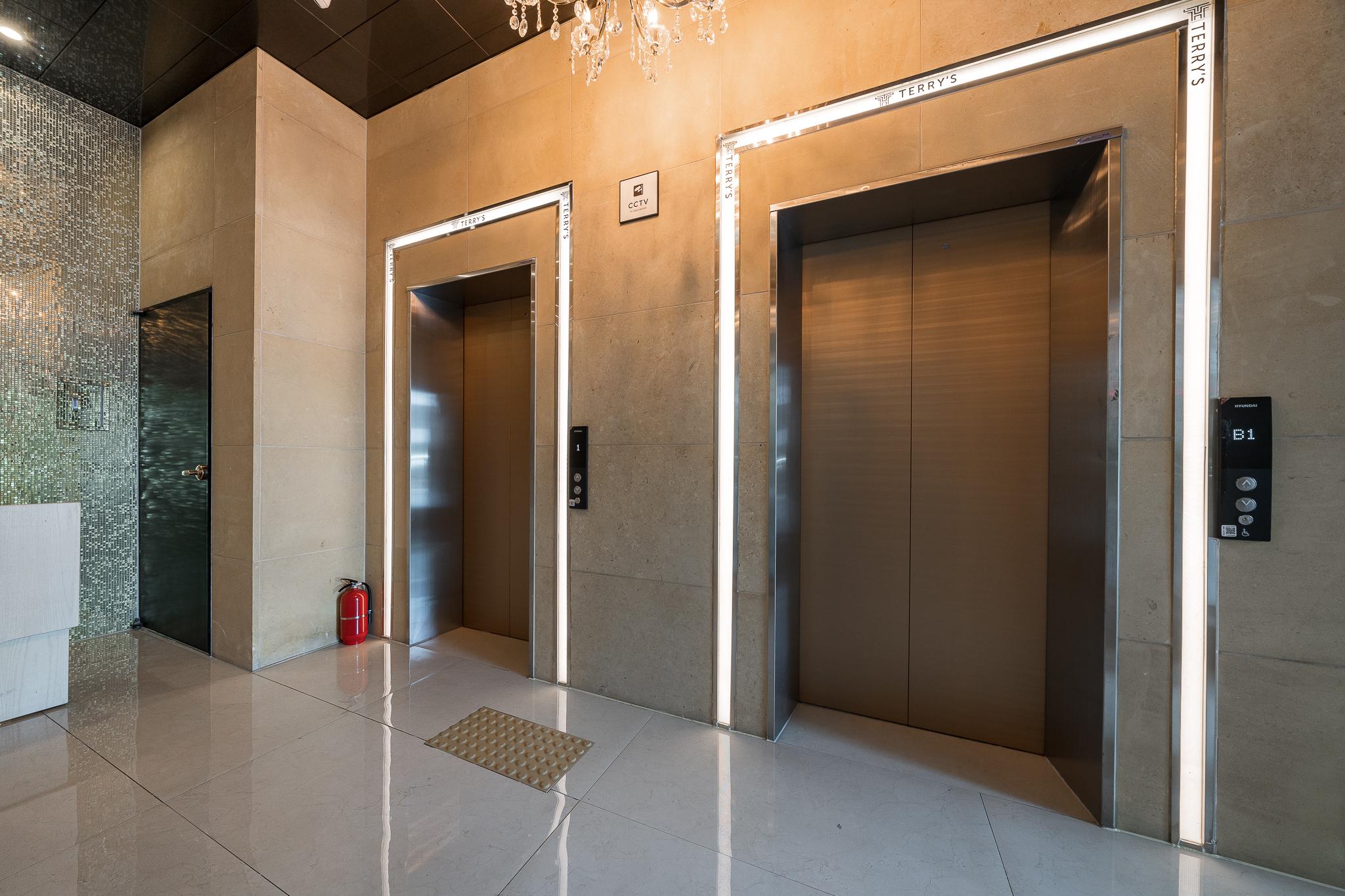 수원역 Hotel 테리스 (Suwon Station Hotel Terry's)