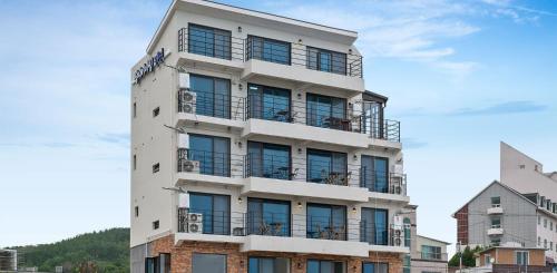 영덕 삼사리 아침 펜션 (Yeongdeok Samsari Morning Pension)