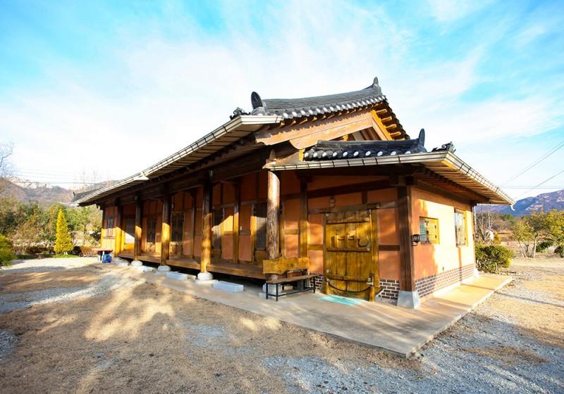 해남 함박골큰기와집펜션 (Haenam Hambakgolkeunggigiwajip Pension)