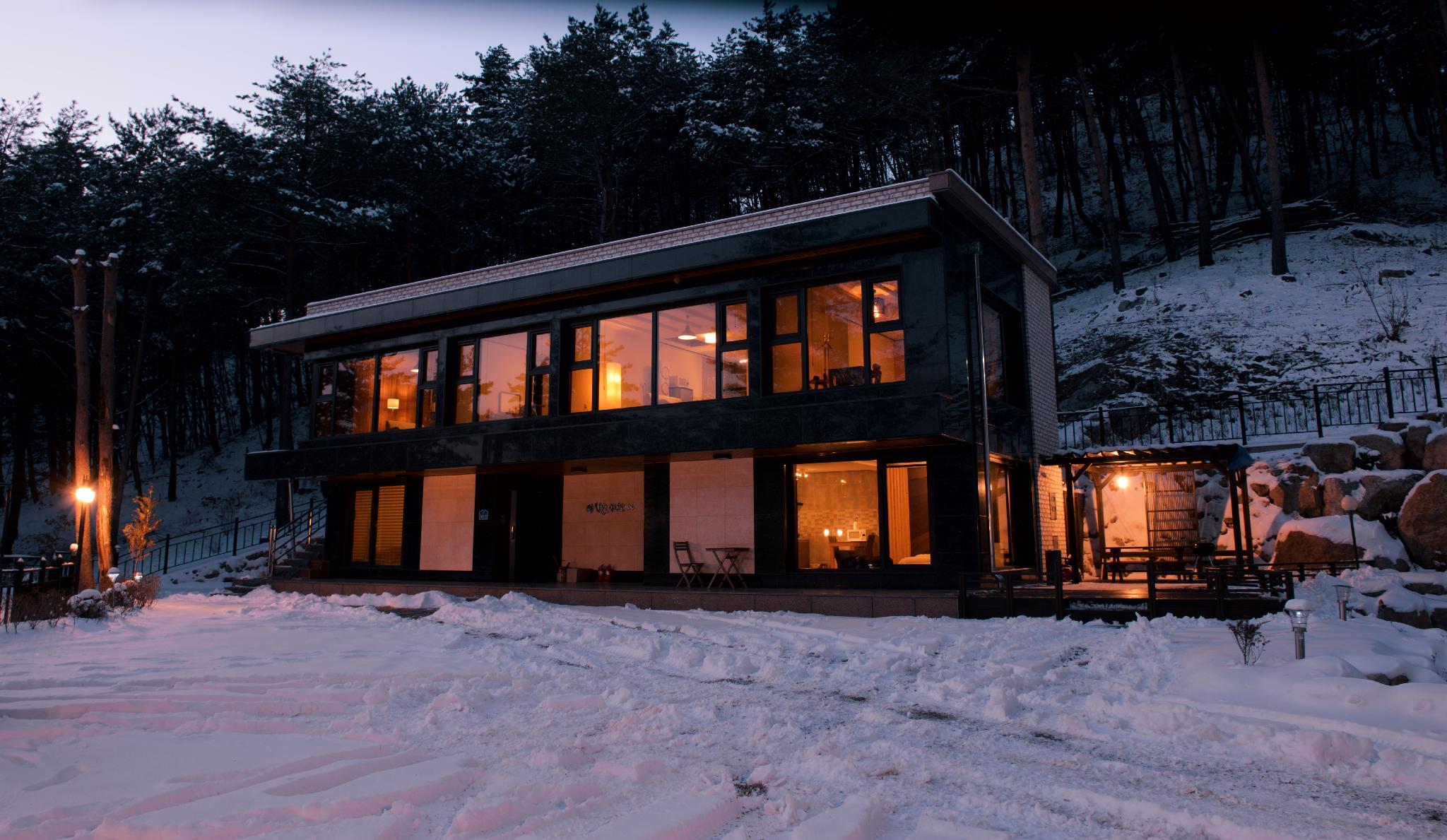 별들의 기침 펜션 (byeoldeulyi gicim pensyeon)