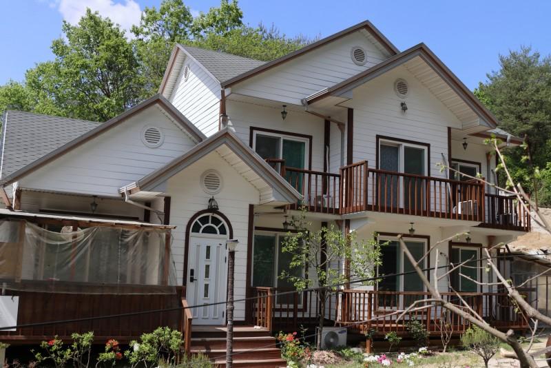 강릉 소나무펜션 (Gangneung Pine Tree Pension)