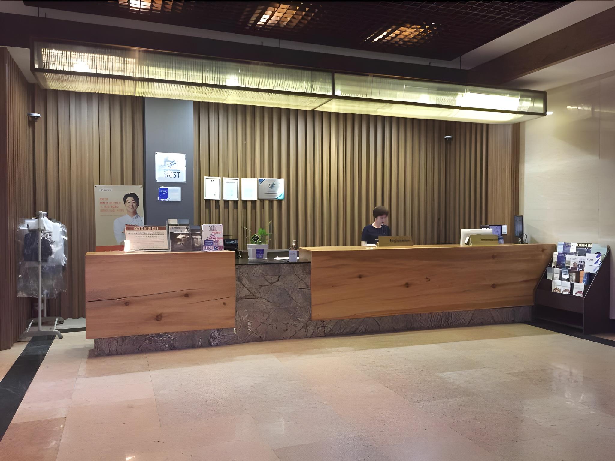 Hotel the Base