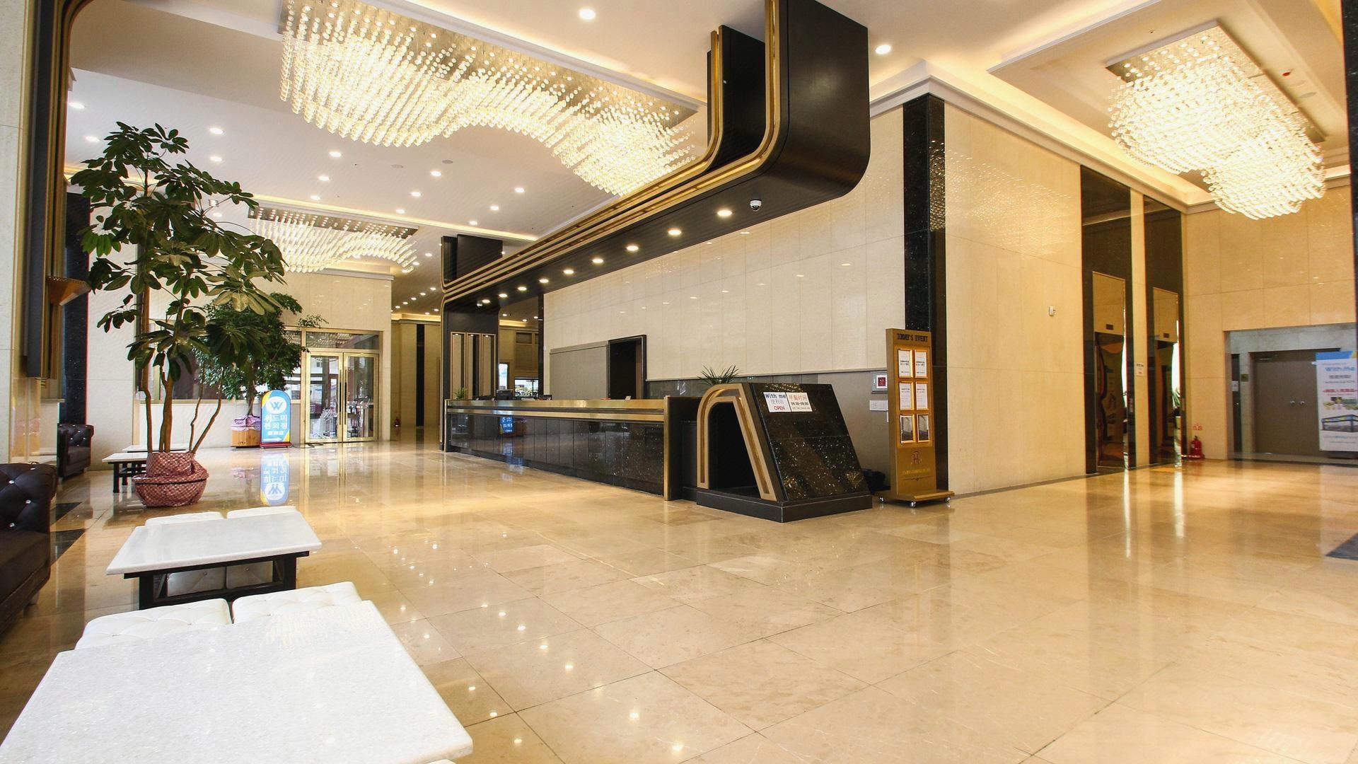엠블던 호텔 (Hotel EMBLEDON)