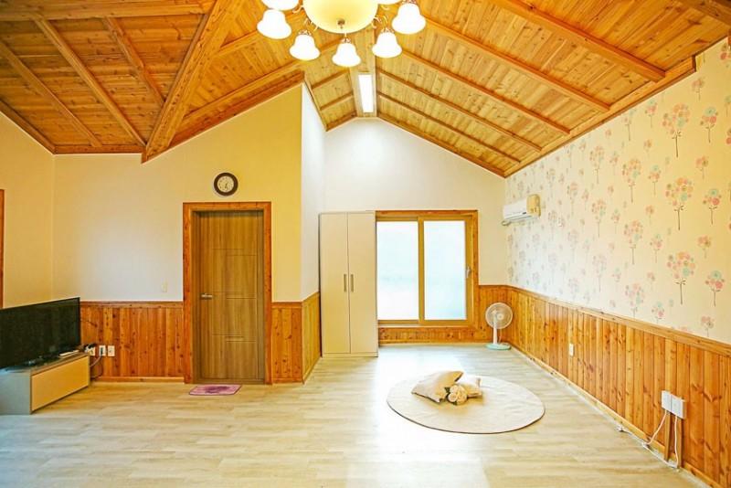 괴산 화양계곡도명산펜션 (Hwayang Gyegok Domyeongsan Pension)