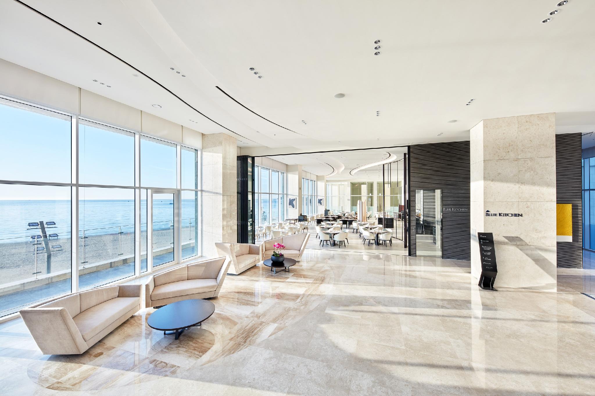 르네블루 바이 워커힐 (Renebleu by Walkerhill)