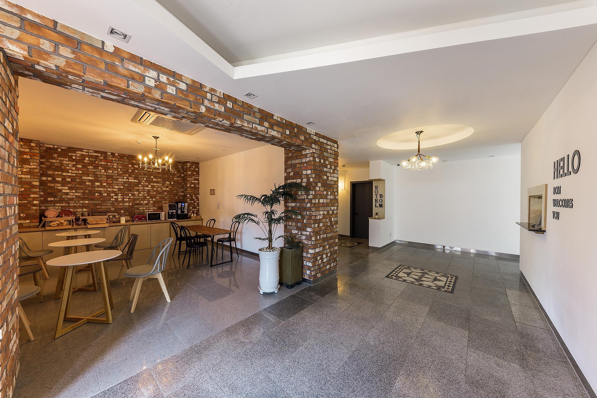 청주 오창 호텔 봄 (Jeongju Ochang Hotel Bom)