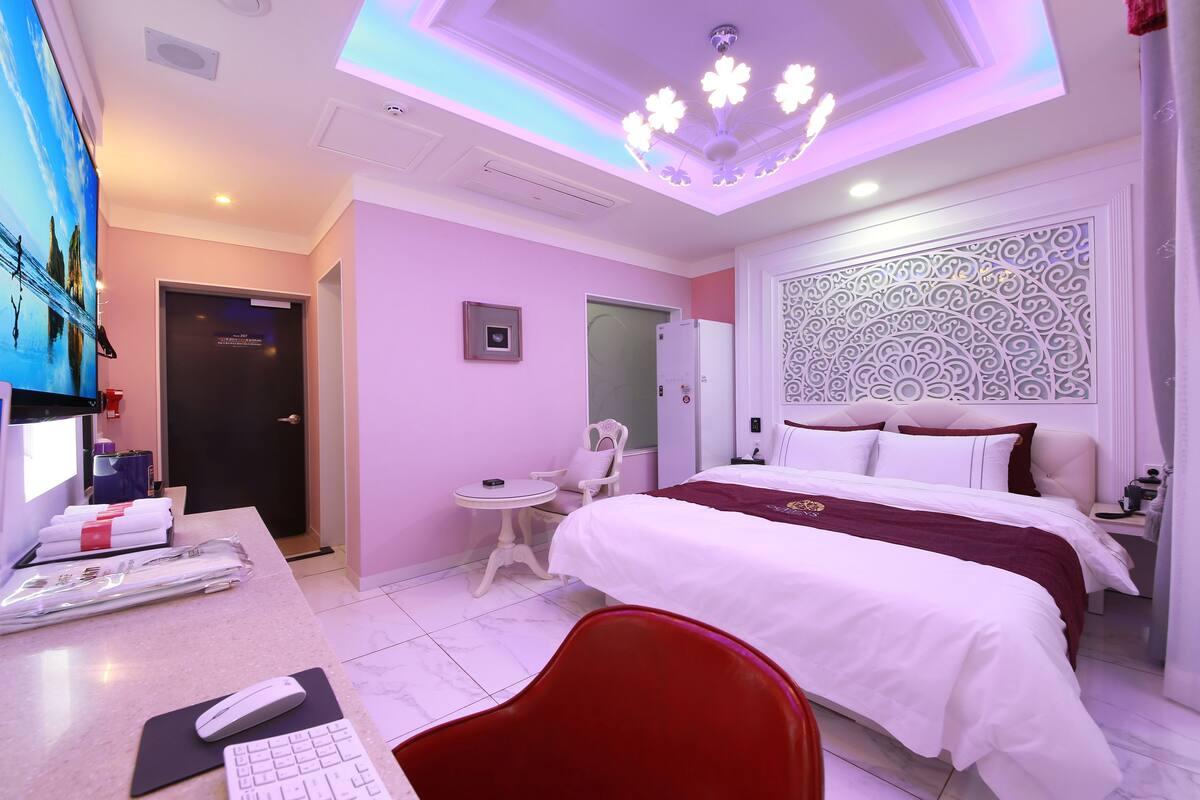 남원 퀸즈 드라이브 인 (Namwon Queens Drive in )