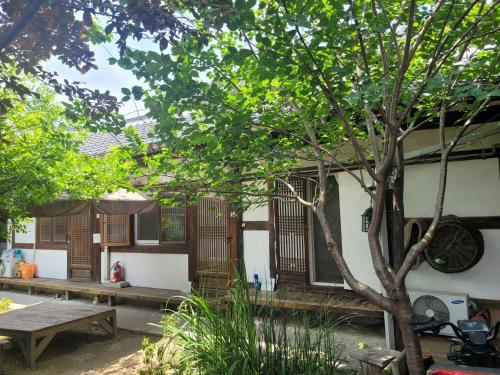 꽃들바람 게스트하우스 (Floral Breeze Guesthouse)