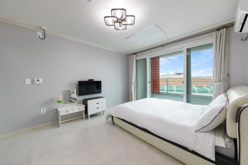 삼척 장호 굿모닝 펜션 (Samcheok Jangho Good Morning Pension)