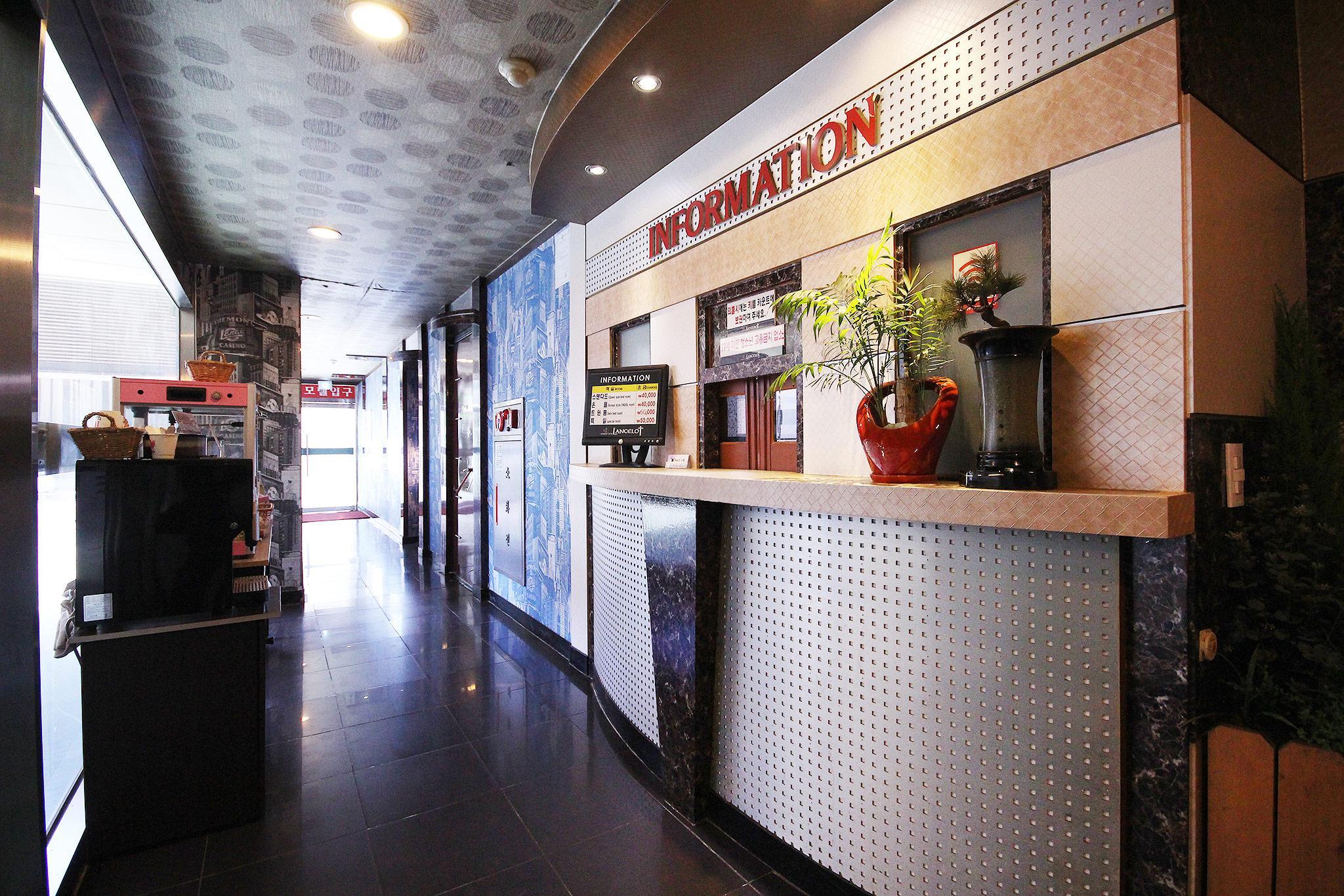 구미 원평동 랜슬럿 (Western Wonpyeongdong Lancelot)