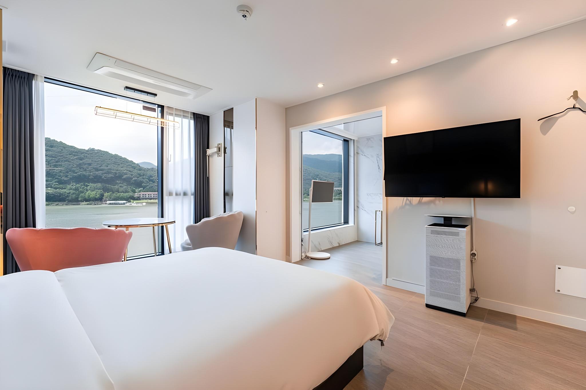 디엠버 호텔 (Yangpyeong D Emberhotel)