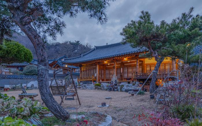 Courtyard outbuilding