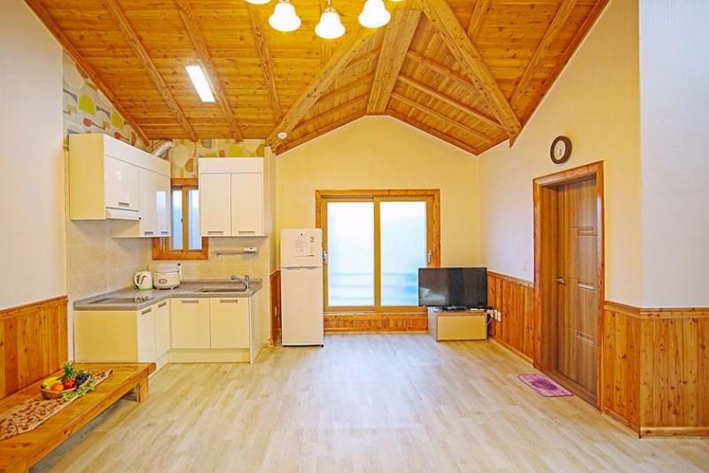 괴산 화양계곡도명산펜션 (Hwayang Gyegok Domyeongsan Pension)