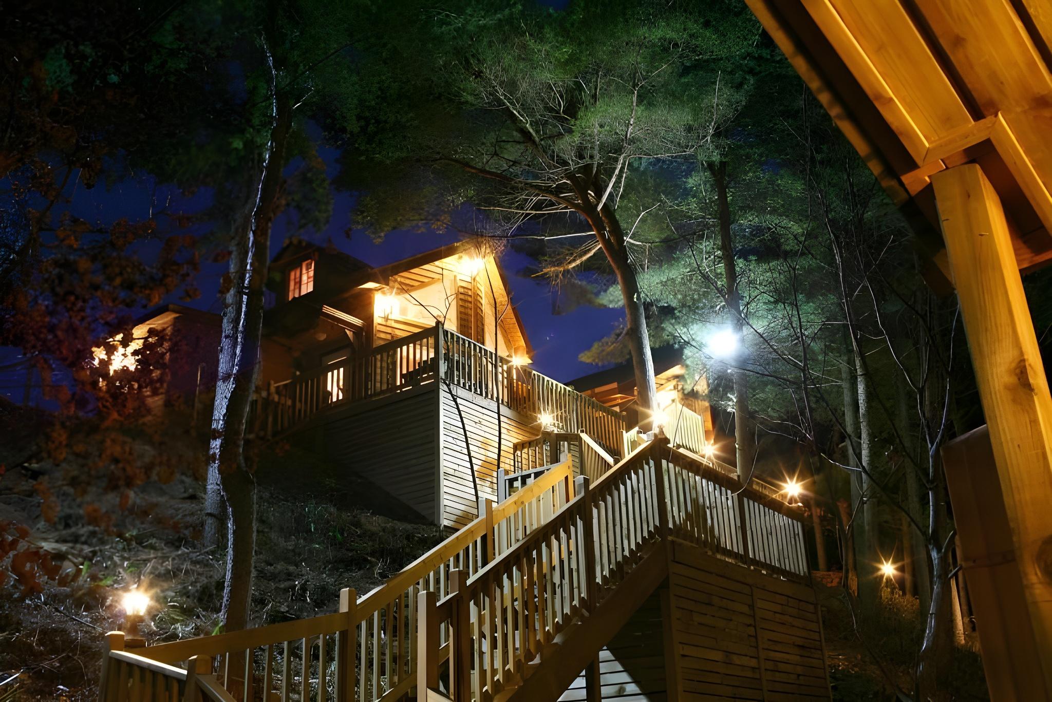 무주 숲속의아침펜션 (Muju Morning in the Forest Pension)