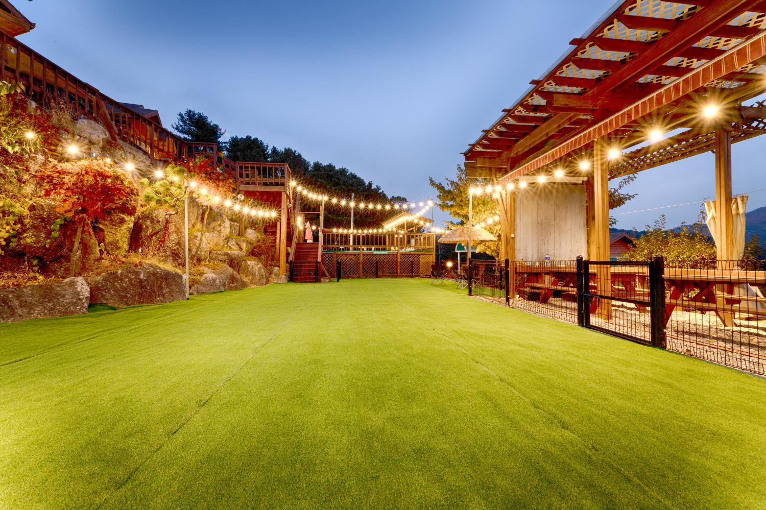 가평 아름마루 펜션 (Gapyeong Areummaru Pension)