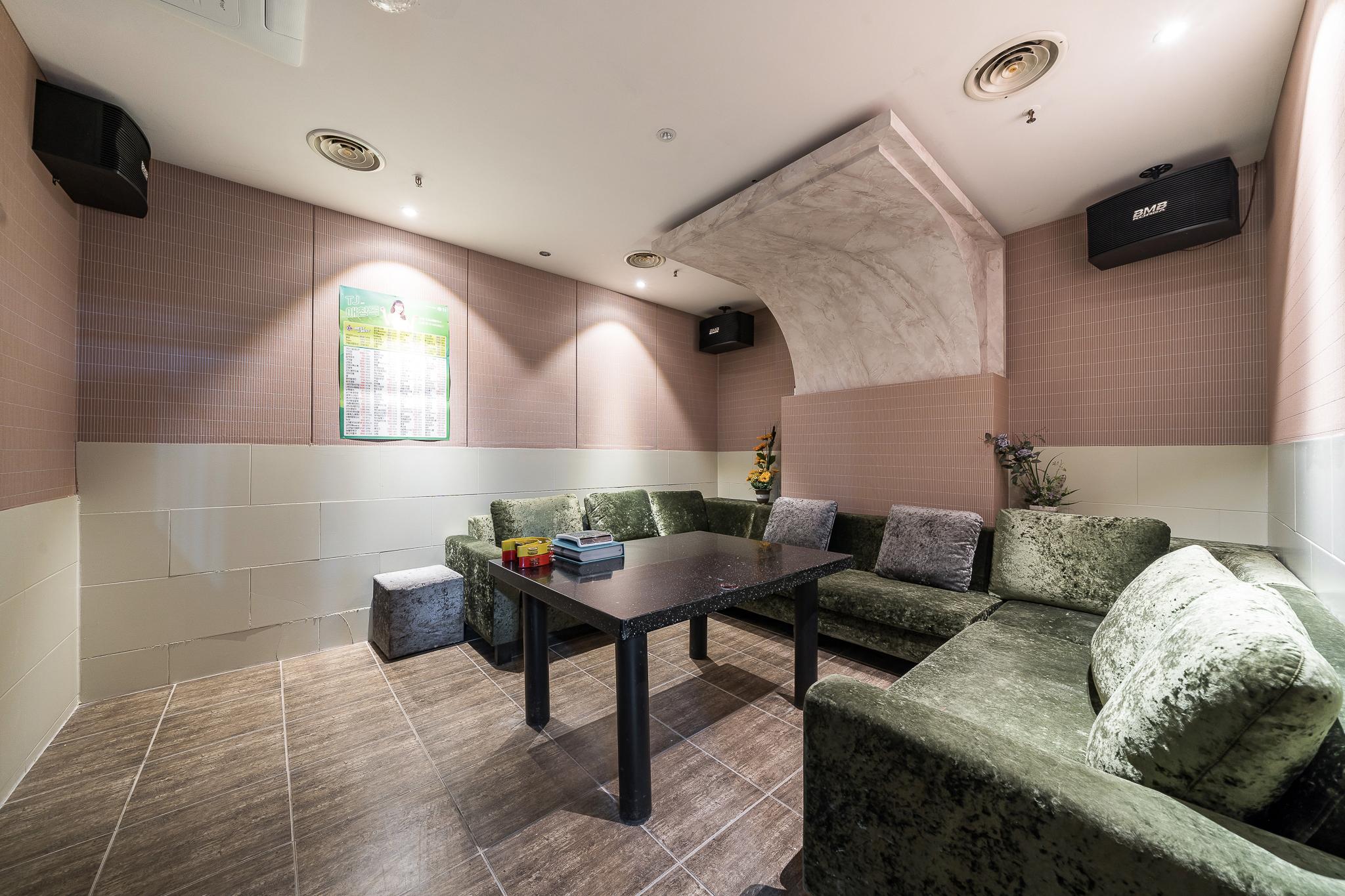 브라운도트 충주시청점 (Chungju Browndot Cityhall)