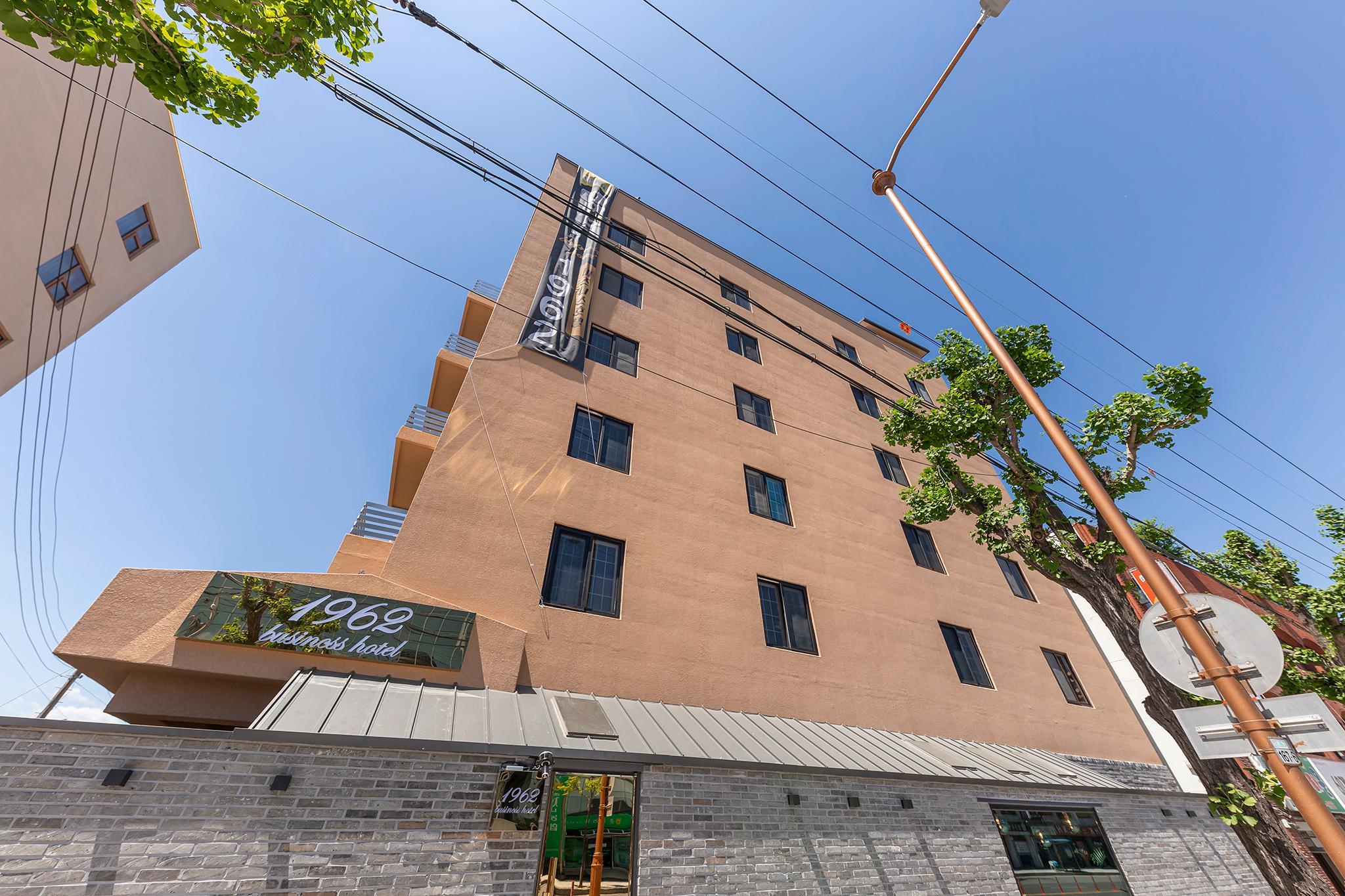 1962 비즈니스 호텔 춘천점 (1962 Business Hotel Chuncheon Branch)