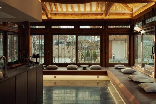 명지각 (Myeongjigak)