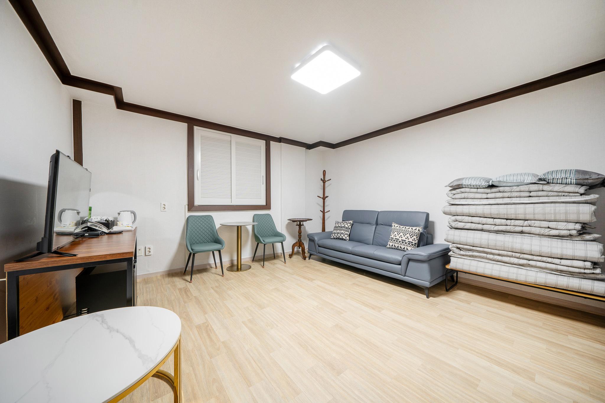 군산 짬 (Gunsan Jjam)