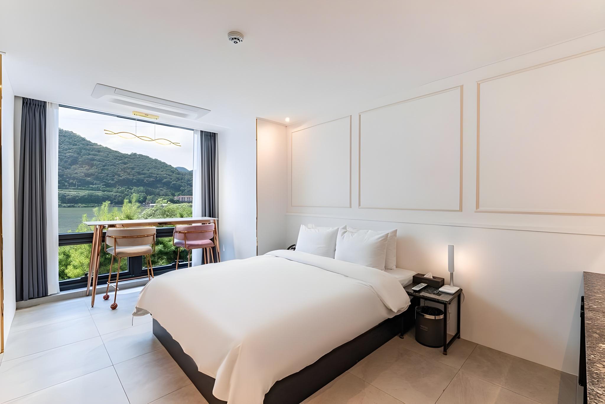 디엠버 호텔 (Yangpyeong D Emberhotel)