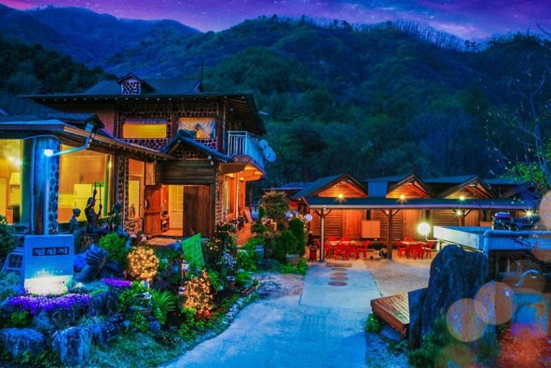 가평 용추별천지펜션 (Gapyeong Yongchu Byeolcheonji Pension)