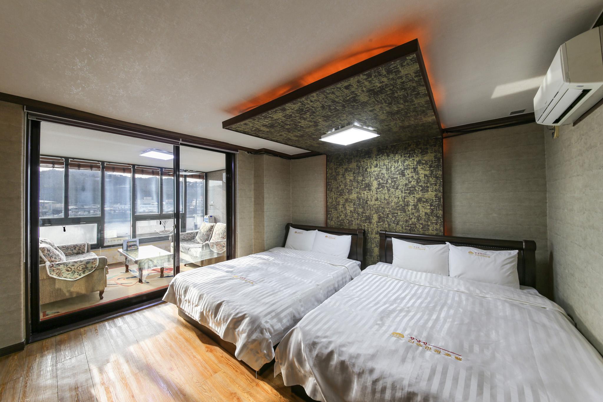 장흥 진송관광호텔 (Jangheung Jinsong Tourist Hotel)