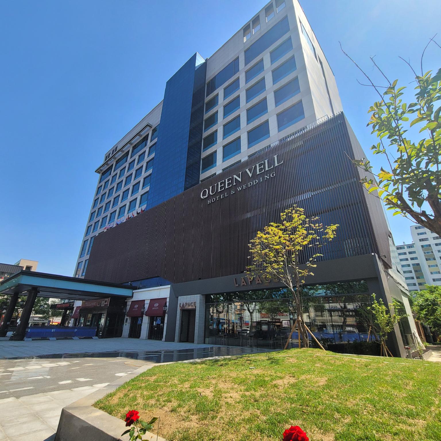 퀸벨 호텔 (Queen Vell Hotel)