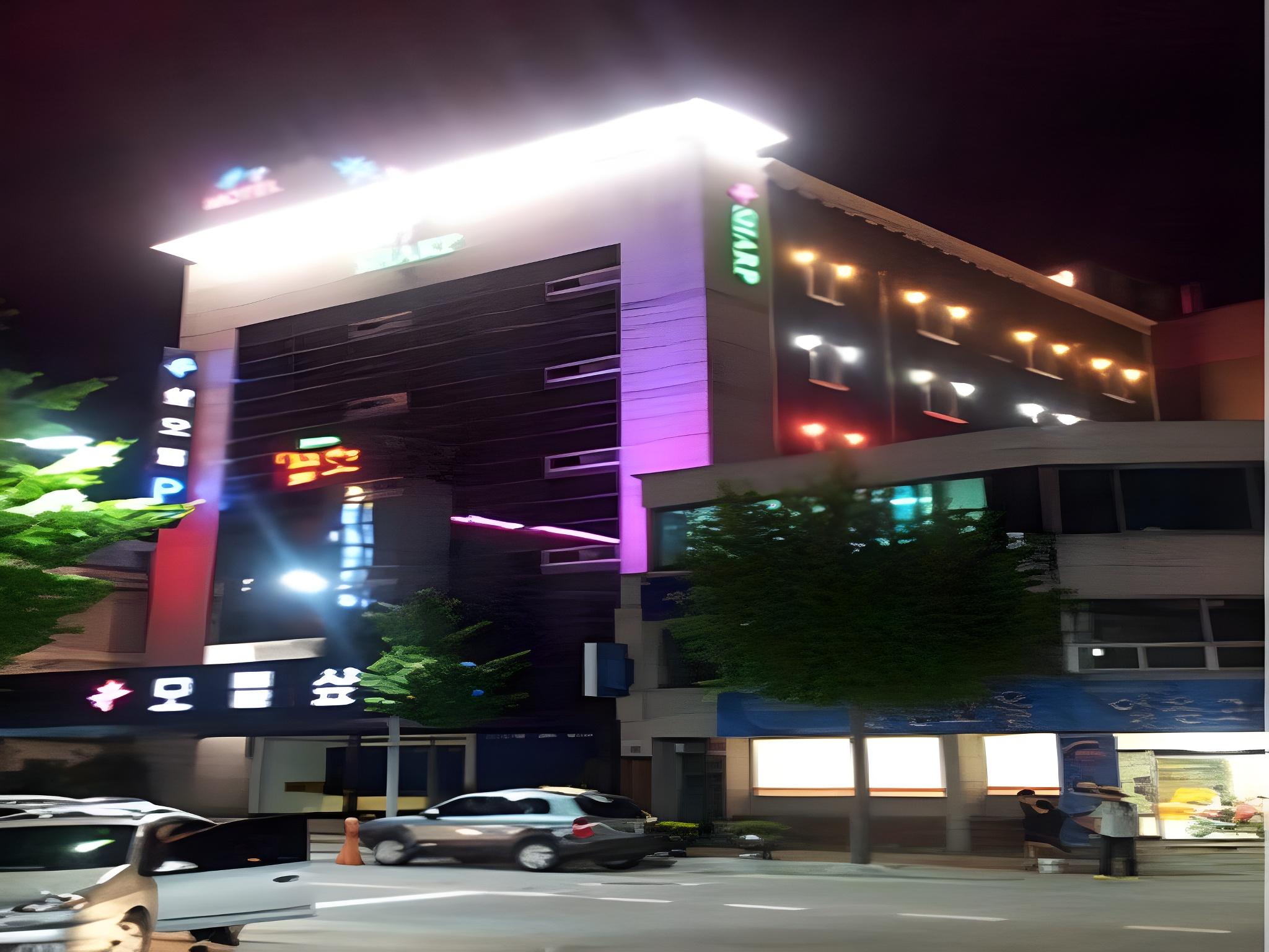샵 호텔 (Sharp Hotel)