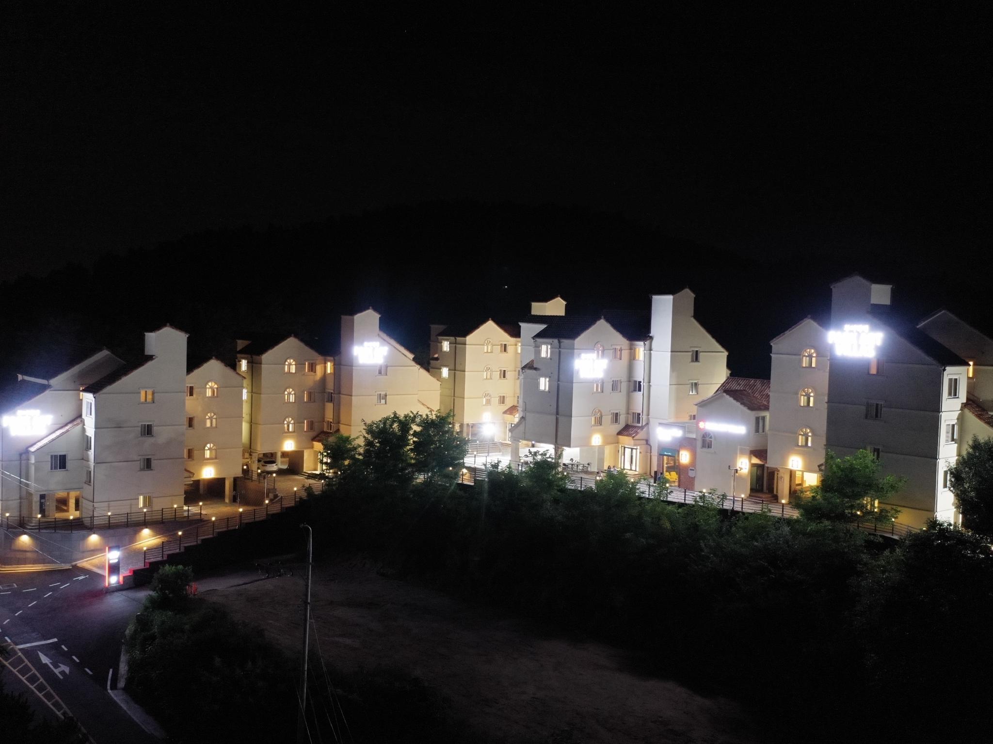 부여 파크아트빌라스 (Buyeo Park Art Villas)