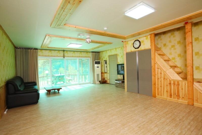 영덕 여울목펜션 (Yeongdeok Yeoulmok Pension)