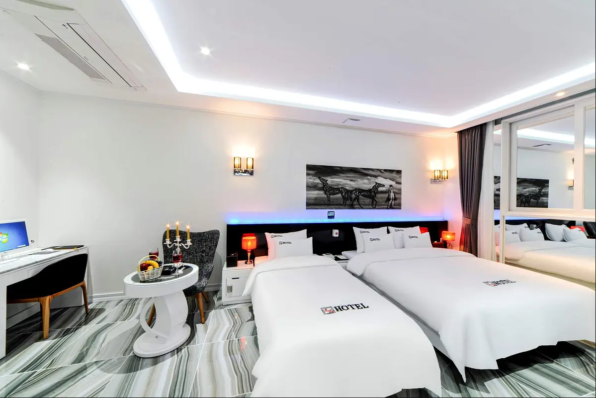명품 호텔 (Luxury Hotel)