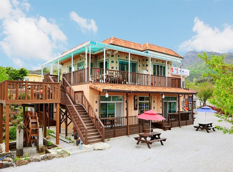 영주 부석사아래단풍길펜션 (Yeongju Buseoksa Maple Pension)