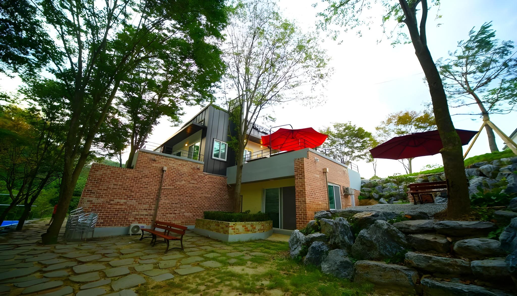 나무소리펜션 (Namusori Pension)