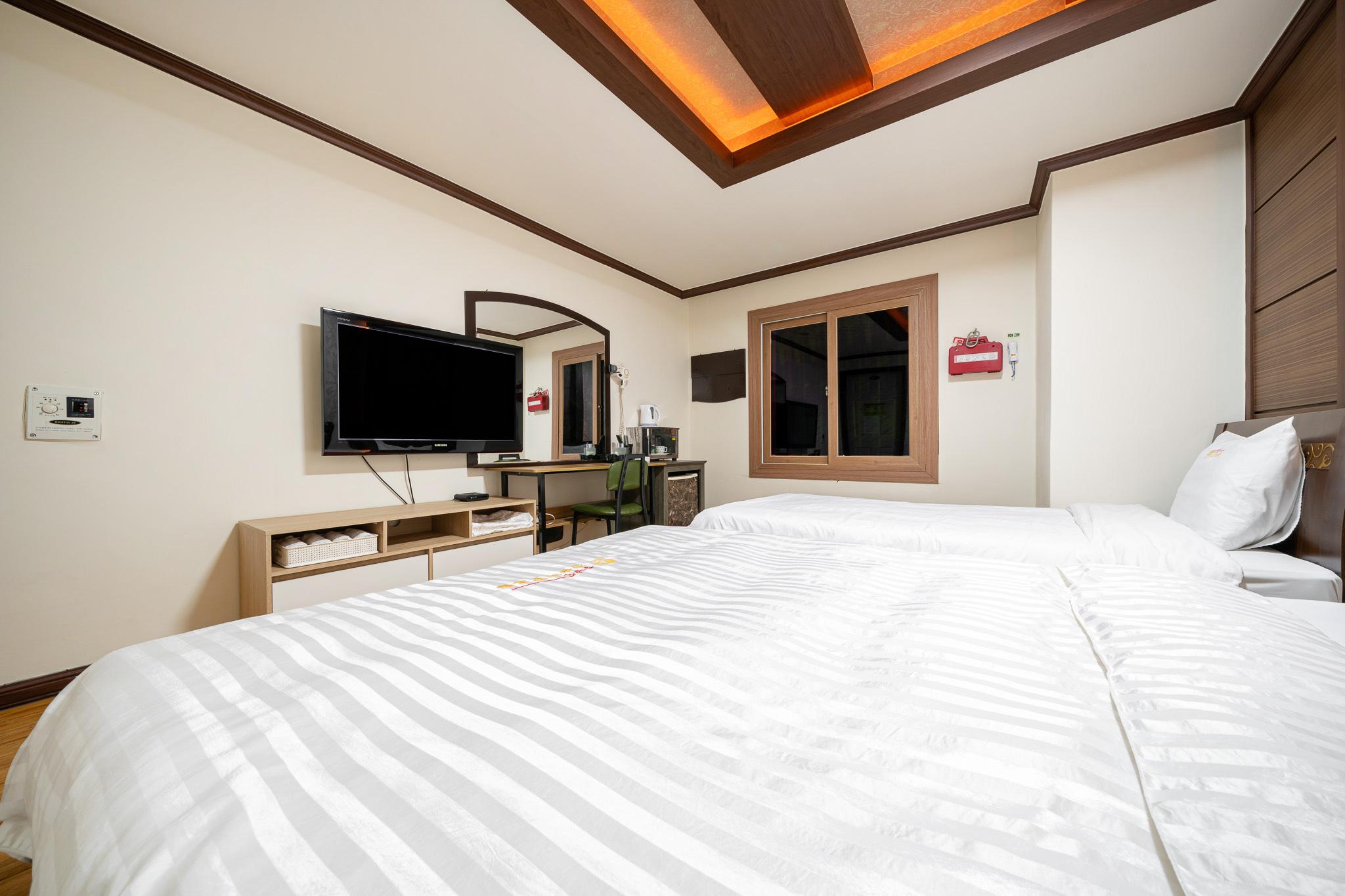 장흥 진송관광호텔 (Jangheung Jinsong Tourist Hotel)
