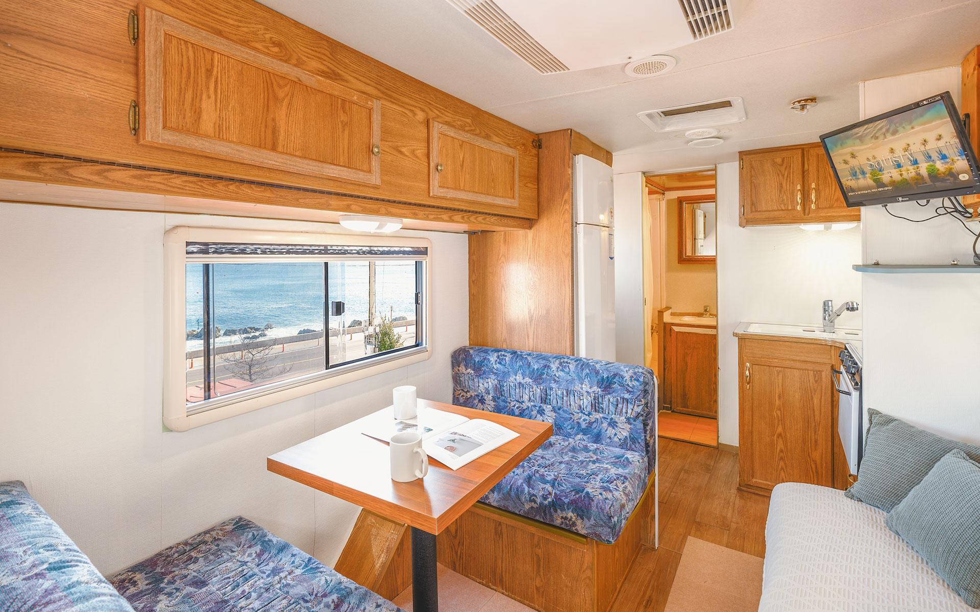 영덕 블루마린펜션 (Youngdeok Blue Marine Pension)