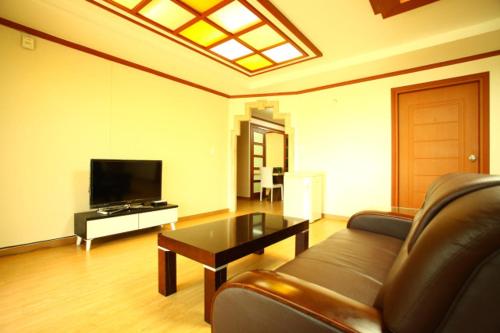 푸른하늘 펜션 (Bluesky Pension)