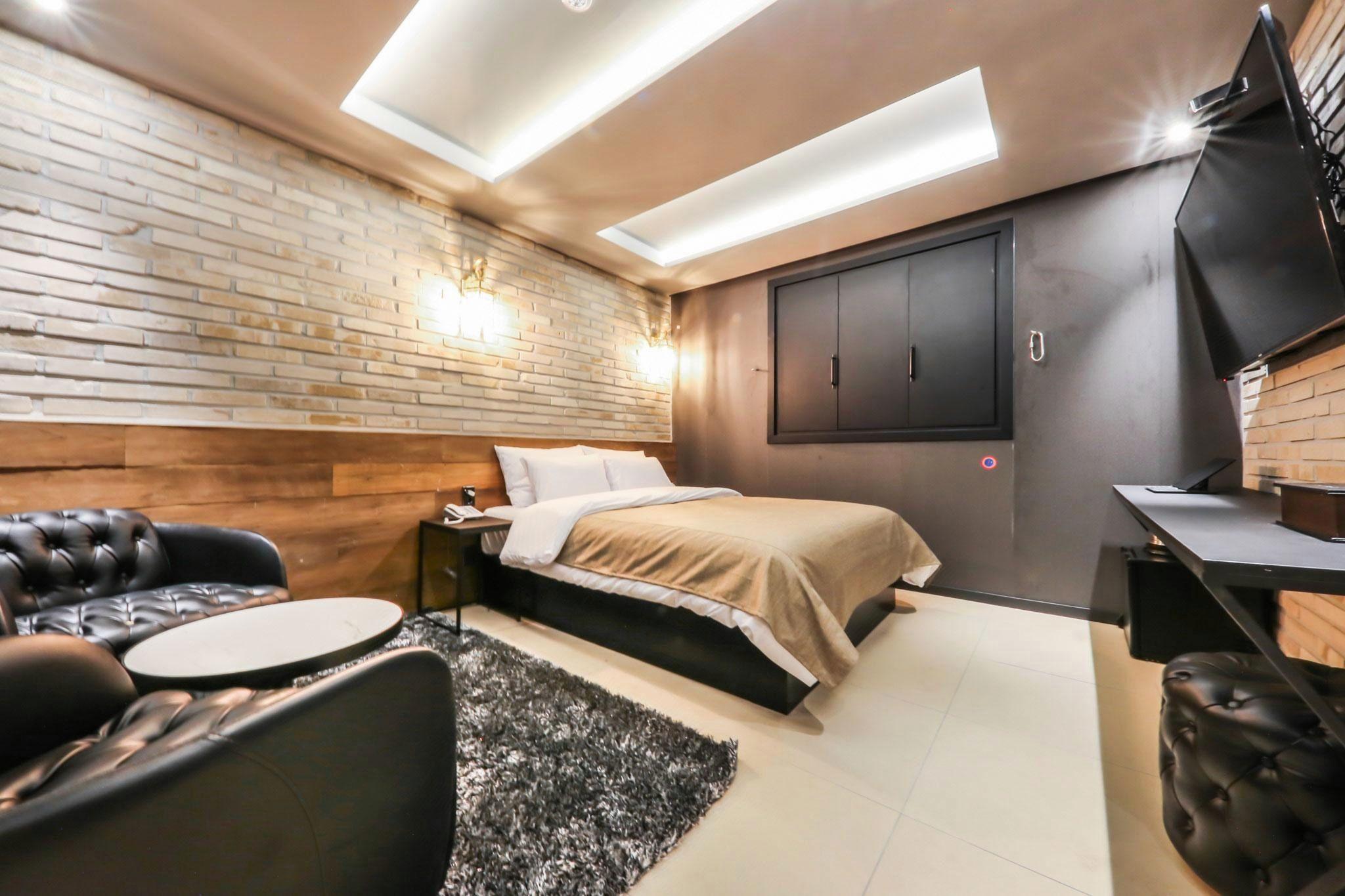 레인보우 호텔 (Rainbow Hotel)