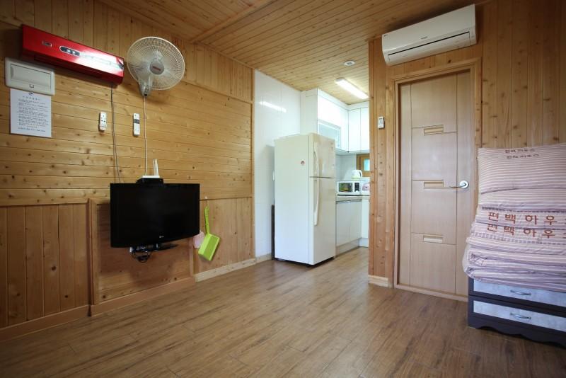 장성 축령산편백하우스펜션 (Jangseong Chungnyeongsan Pyeonbaek House Pension)