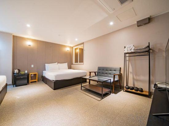 와이 모텔 (Y Motel)