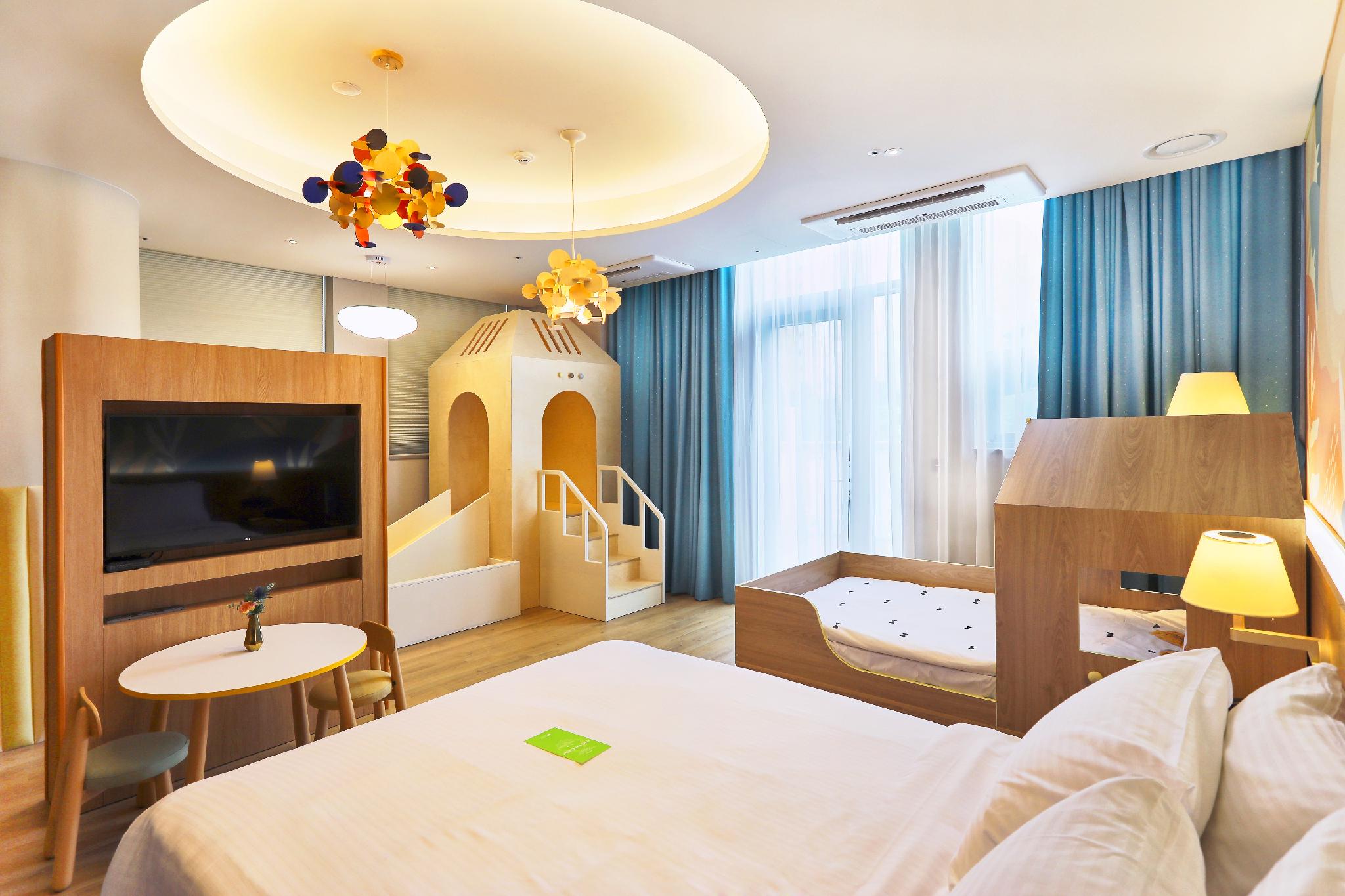 밀리토피아 호텔 바이 마린 (Militopia Hotel by MARINE)
